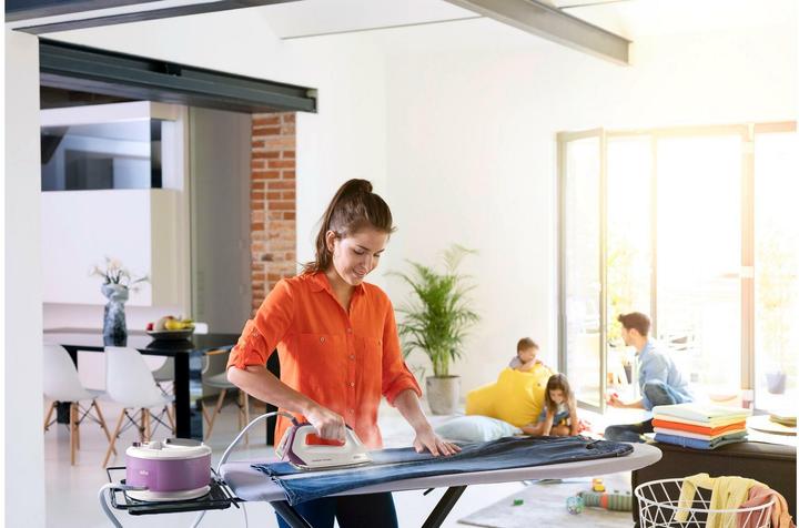 Actual product image Braun CareStyle Compact IS2144VI (2400 W, 440 g/min)