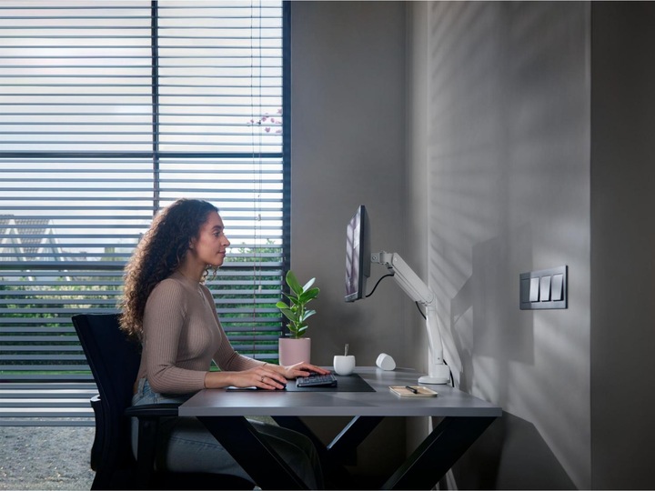 Actual product image One for All Monitor mount Solid Single White DM 4120 (Table, 35")