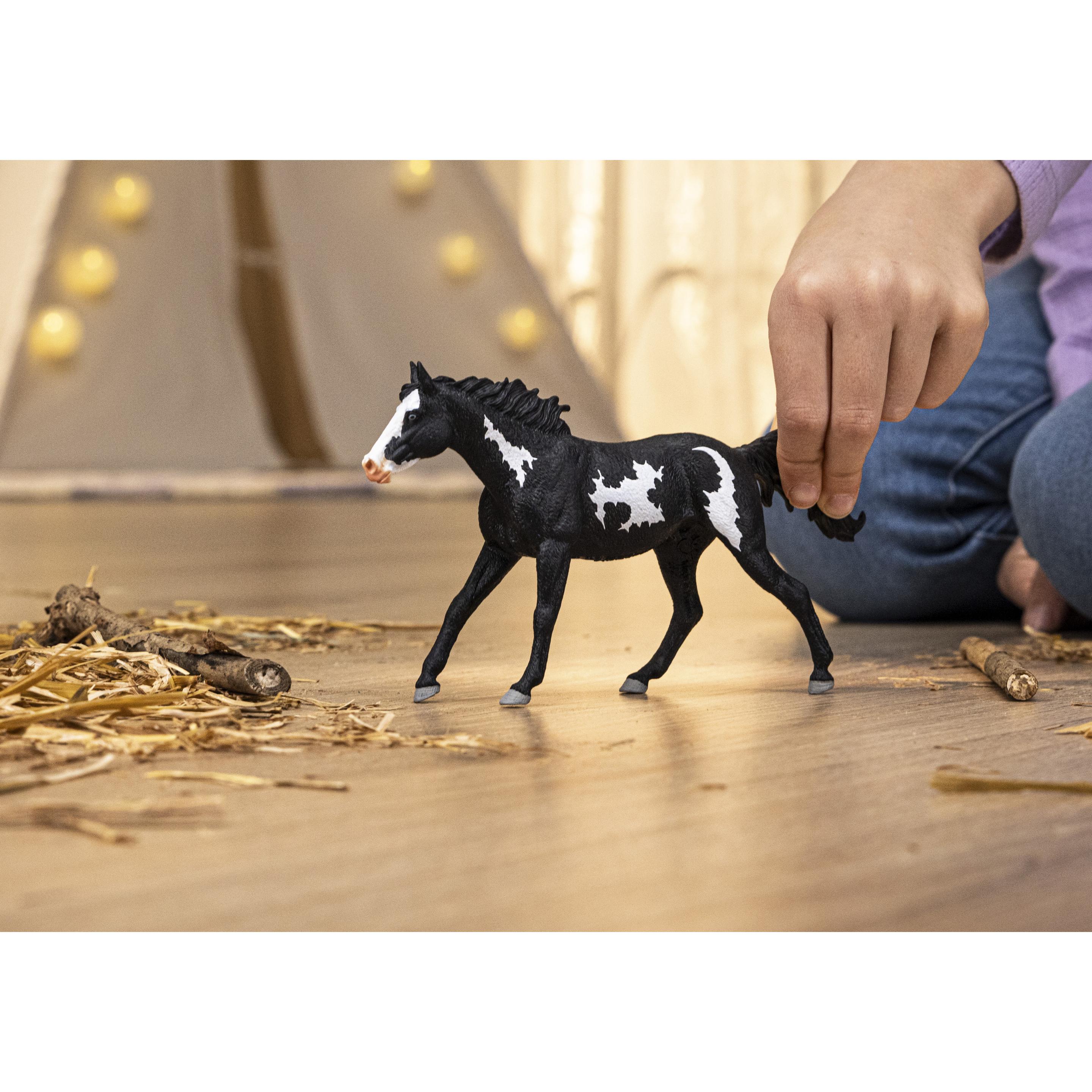 Thumbnail - Schleich Paint Horse Wallach