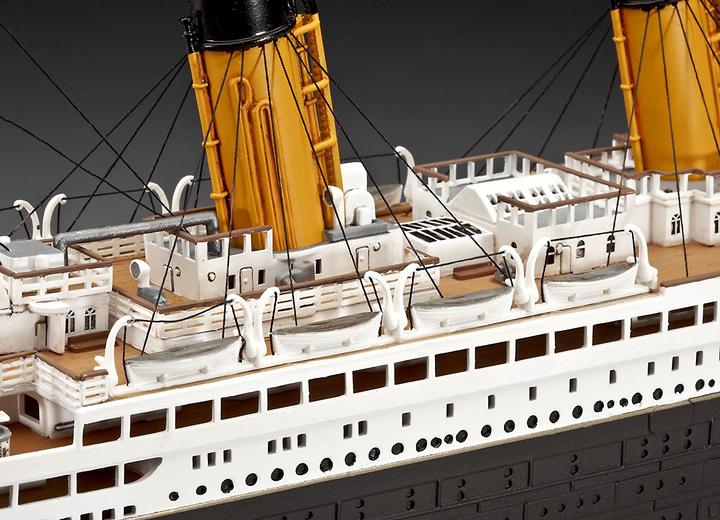 Produktbild Revell Geschenkset 100 Jahre Titanic