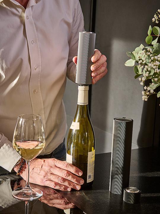 Actual product image Peugeot PRESERVE 14 cm electric vacuum pump for wine (Wine pump)