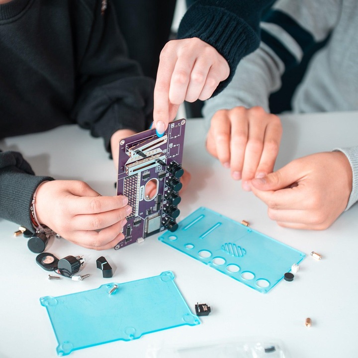 Immagine prodotto CircuitMess Synthia - Sintetizzatore - Kit di elettronica