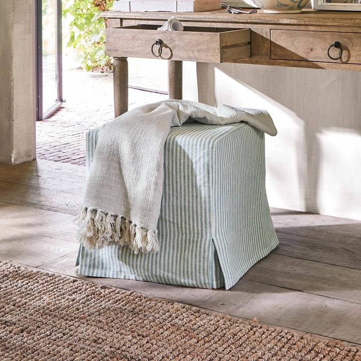 Actual product image Loberon Hocker Ulysette weiss/blau