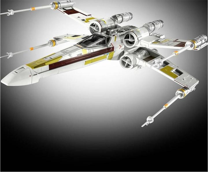 Actual product image Revell Carson Teva's X-Wing Fighter: The Mandalorian