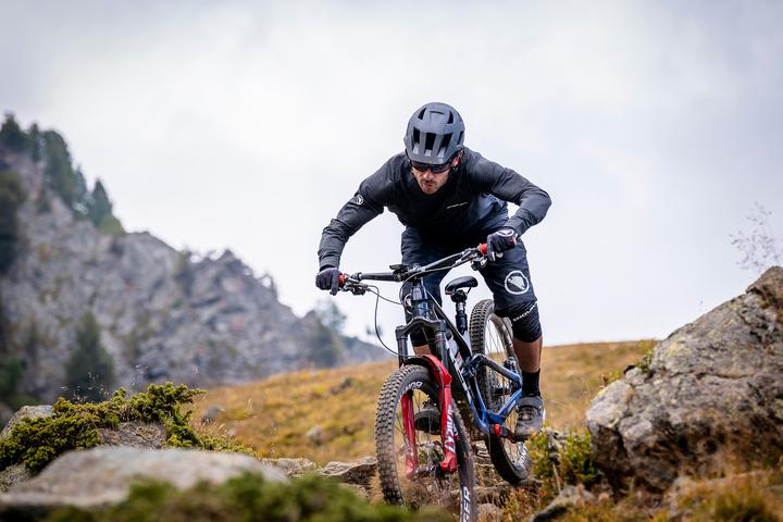 Actual product image Endura Hummvee Plus MIPS (55 - 59 cm)