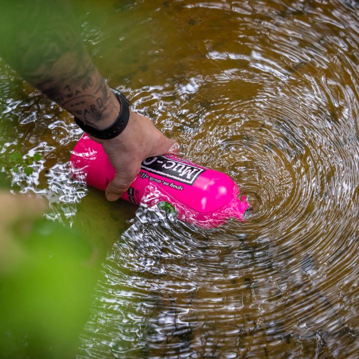 Image du produit Muc-Off Punk Powder + Bottle (500 ml, Nettoyant pour vélo, Ensemble de soins)