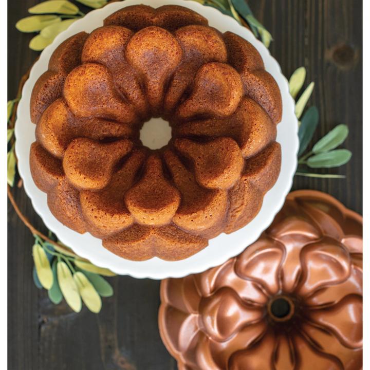 Actual product image Nordic Ware - Baking tin Magnolia Bundt (25.10 cm)