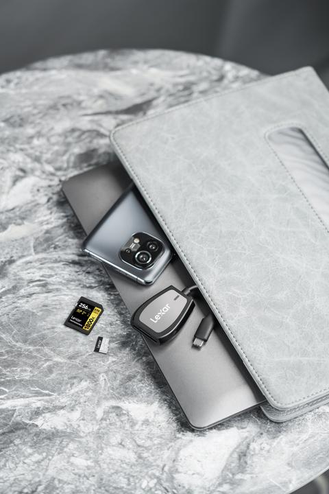 Immagine prodotto Lexar Lettore professionale USB-C a doppio slot - SD/MicroSD UHS-II (USB-C 3.2 Gen 1)