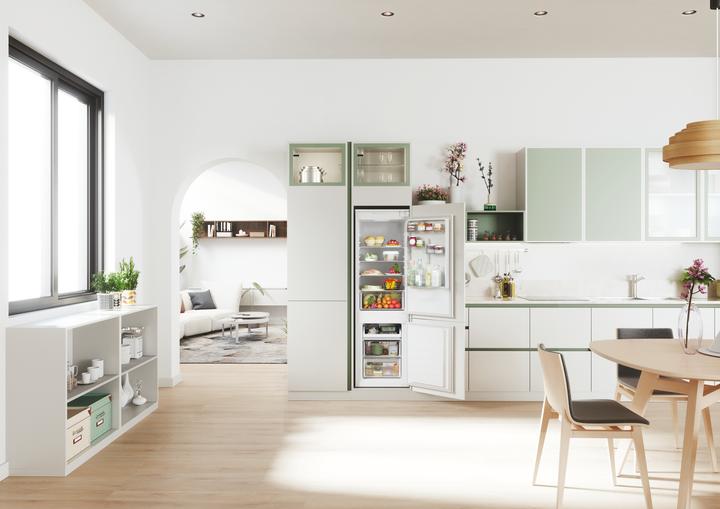 Actual product image Candy CBL3518EB (264 l)