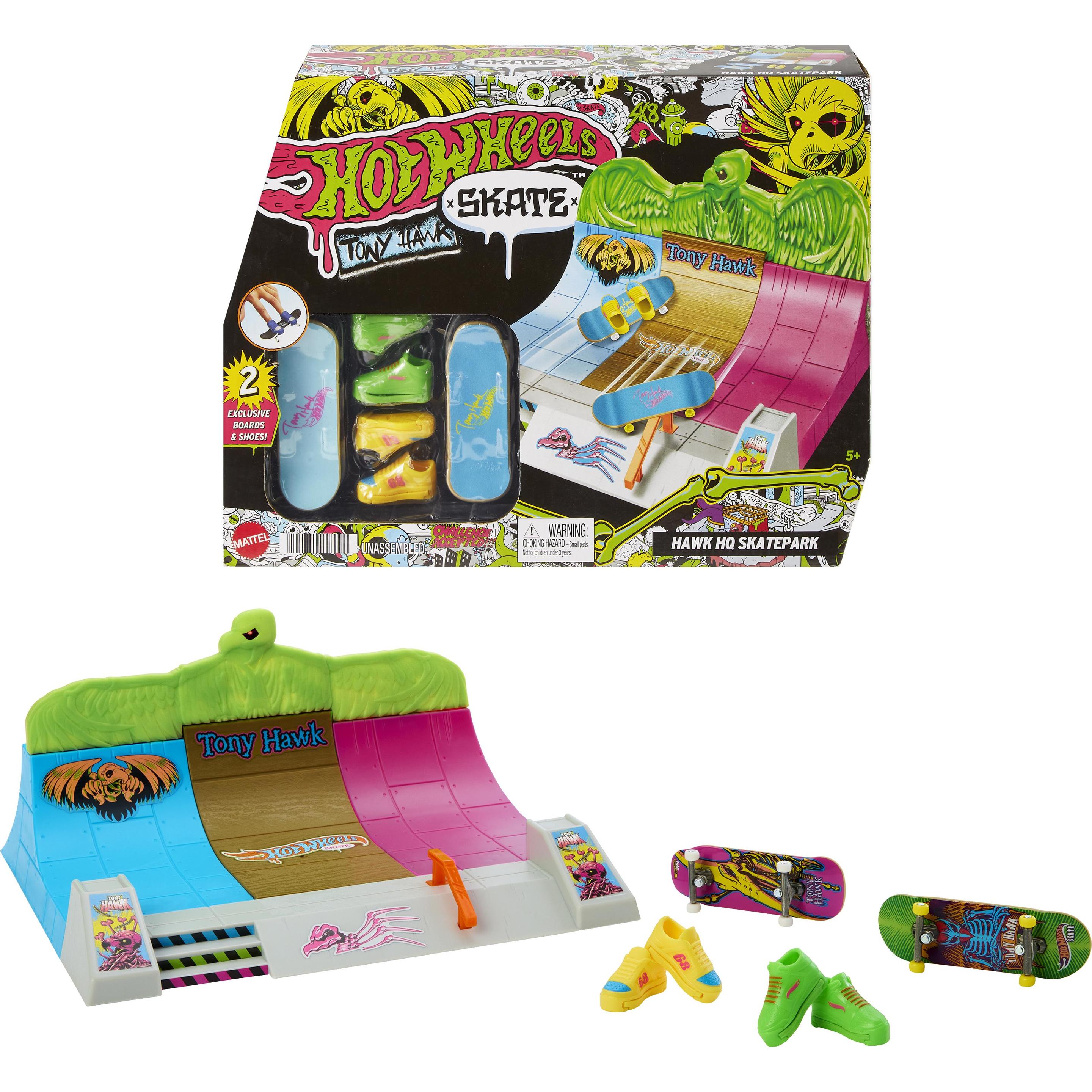 Hot Wheels Skate Tony Hawk HQ Skatepark mit 2 exklusiven Fingerboards und 2 Paar Skateschuhen
