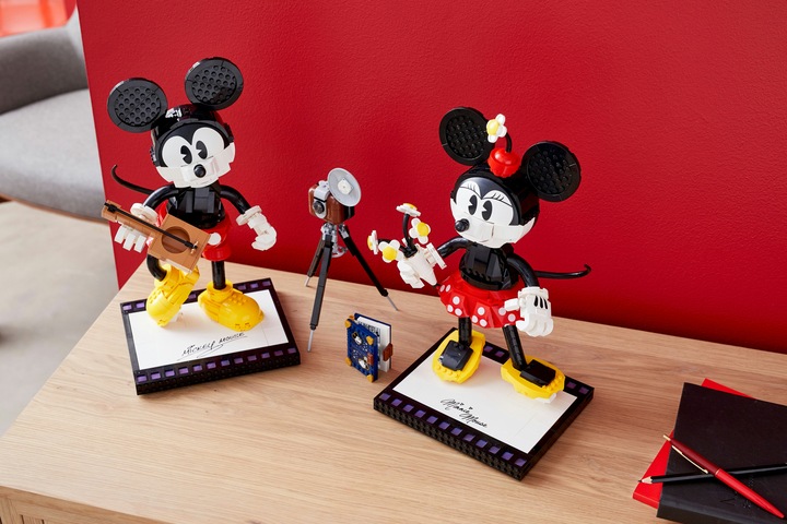 Actual product image LEGO Mickey Mouse and Minnie Mouse (43179, LEGO Disney, LEGO Rare Sets)
