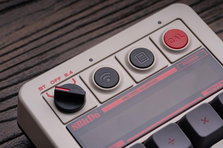 Produktbild 8bitdo Retro 18 Mechanical Numpad (N Edition) - Numpad (Nummernblock, Kabelgebunden, Kabellos)