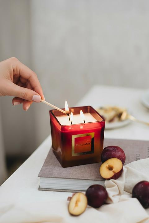 Produktbild Ava & May Duftkerze Plum Cake, 450 g (450 g)