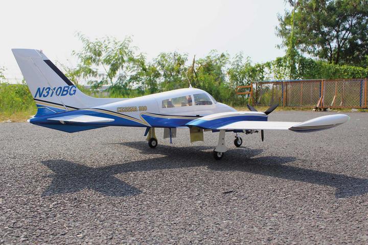 Produktbild Seagull Models ( SG-Models ) Cessna 310 Giant Twin 81" OHNE Einziehfahrwerk ARF (Motorflugzeug)