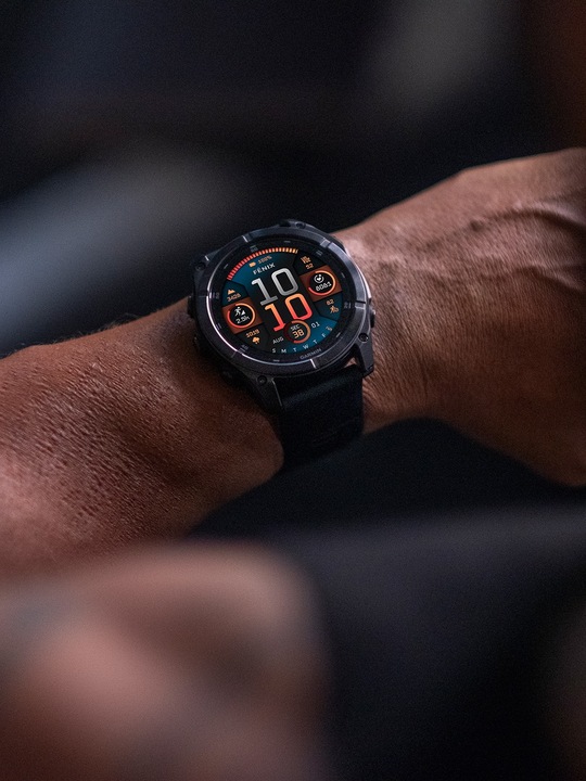 Produktbild Garmin Fenix 8 AMOLED Sapphire Titan (51 mm)