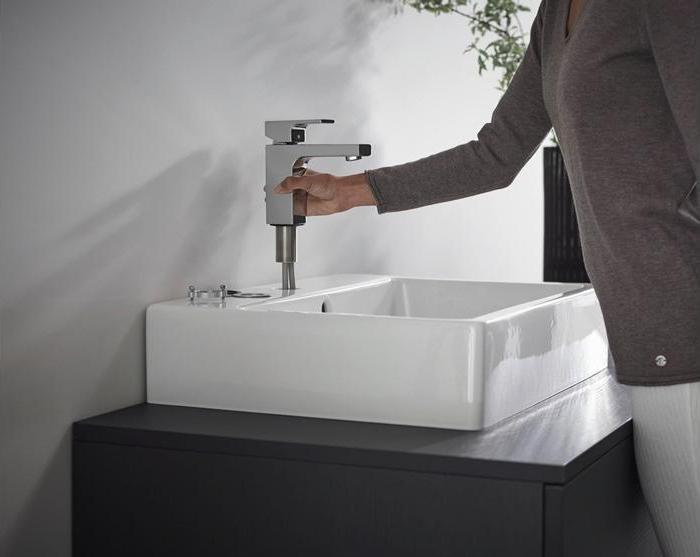 Produktbild hansgrohe Vernis Shape Einhebel-Waschtischarmatur 100 mit isolierter Wasserführung ohne Ablaufgarnitur