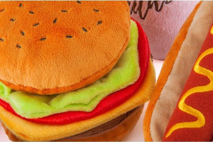 Actual product image P.L.A.Y. Burger (Plush toy dog)