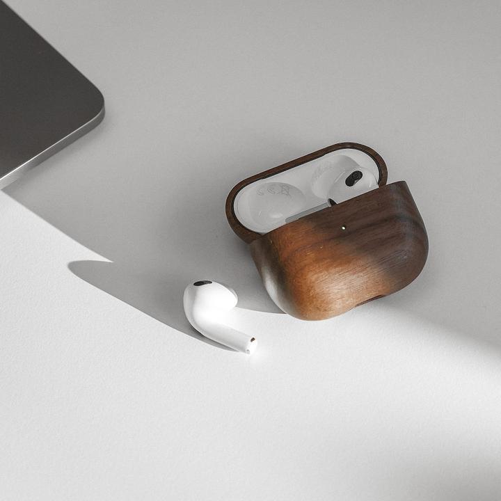 Actual product image Woodcessories AirPods Case Wood (Headphone sleeve)