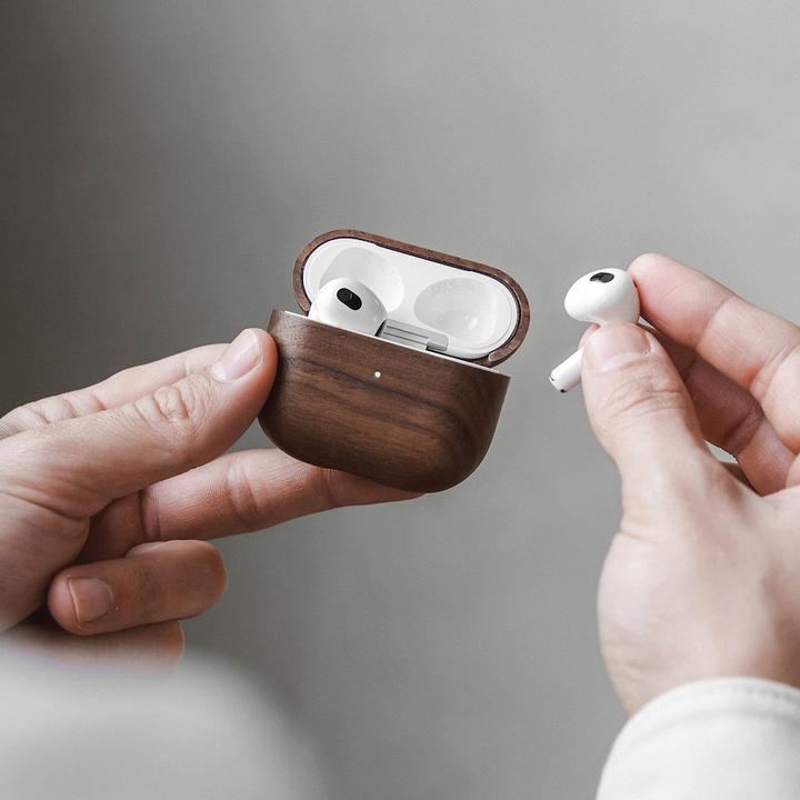 Actual product image Woodcessories AirPods Case Wood (Headphone sleeve)
