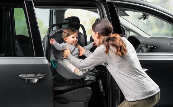 Produktbild Britax Römer Babyschale Baby-Safe 3 i-Size Jade Green (Babyschale, ECE R129/i-Size Norm)