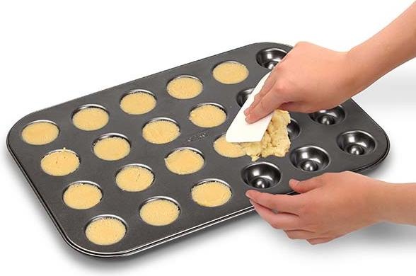 Produktbild Zenker Donut-Backform Sparkling Christmas 24 Mulden (38 cm)