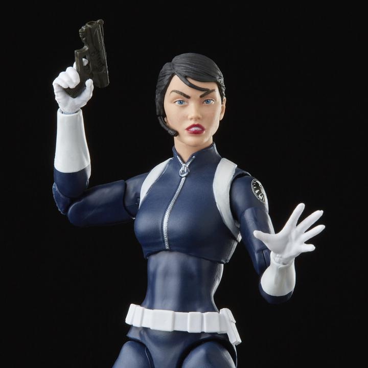 Actual product image Hasbro Legends Series Marvel's Quake, 15 cm tall action figure to collect, 5 accessories.