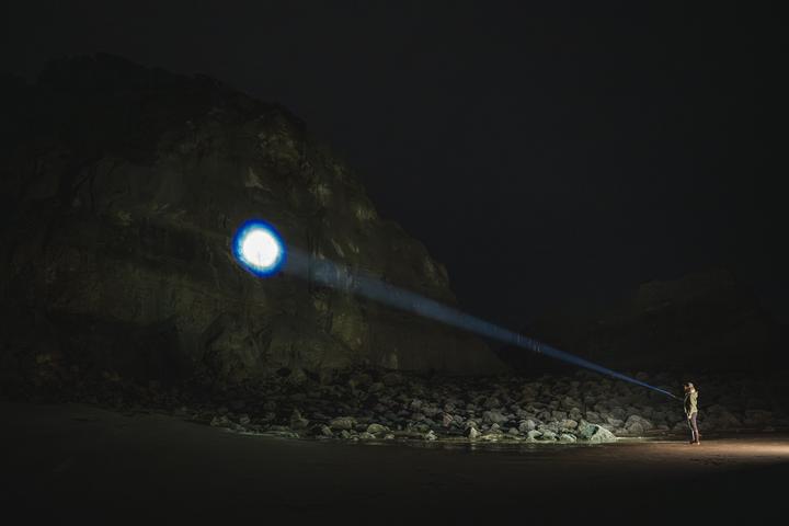 Actual product image Coast BREAKER wasserdichte wiederaufladbare Taschenlampe 1200 Lumen (1200 lm)