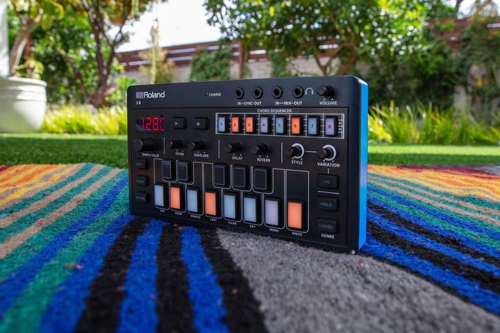 Image du produit Roland J-6
