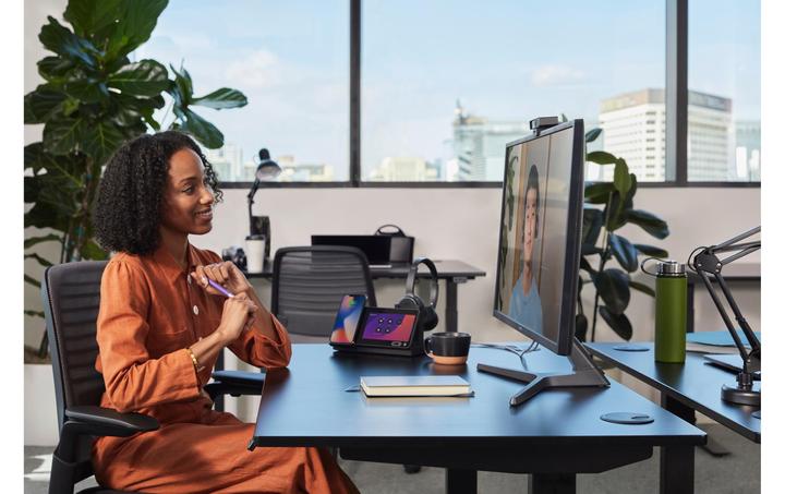 Actual product image Cisco Webex Desk Hub Carbon Black