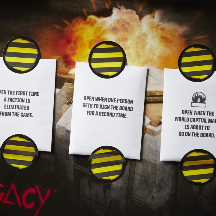 Produktbild Hasbro Gaming Avalon Hill - Risk Legacy (Englisch)