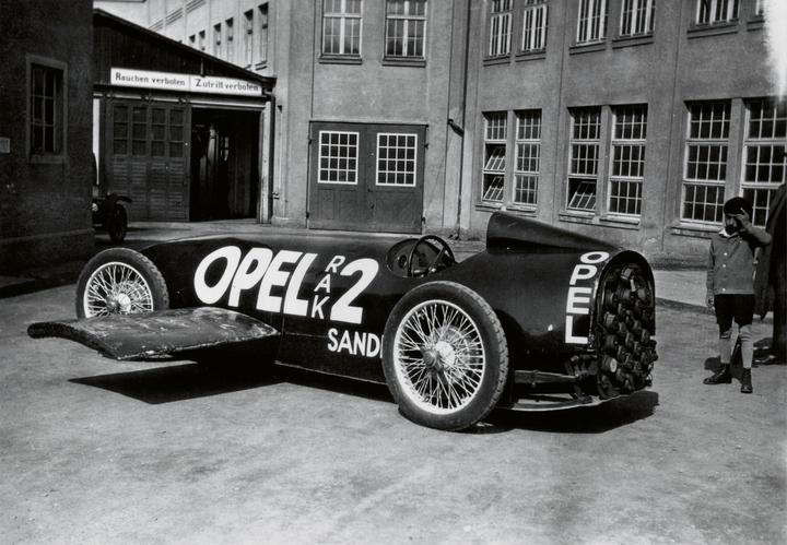 Immagine prodotto Classic Cars Review (Inglese, Tedesco, Michael Görmann, 2025)