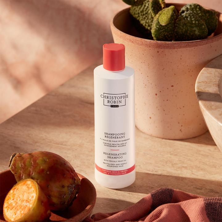 Actual product image Christophe Robin Regenerating Shampoo with Prickly Pear Oil (250 ml, Liquid shampoo)