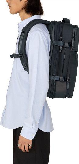 Actual product image Incase Laptoptas 16 inch - polyester - navy blauw (25 l)