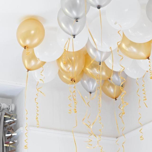 Immagine prodotto TALKING TABLES Palloncini da soffitto in oro, argento e bianco (30 x)
