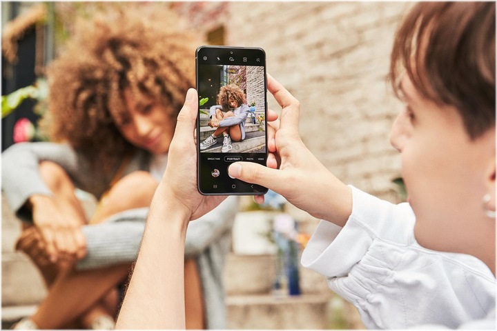Actual product image Samsung Galaxy S21 FE 5G Enterprise Edition (128 GB, Graphites, 6.40", Dual SIM, 12 Mpx, 5G)