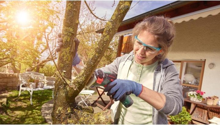 Produktbild Bosch Home & Garden EasyCut 12 (Akku Kettensäge)