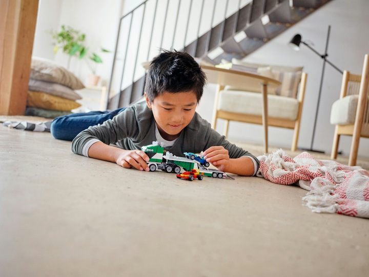Actual product image LEGO Racing car transporter (31113, LEGO Creator 3-in-1)
