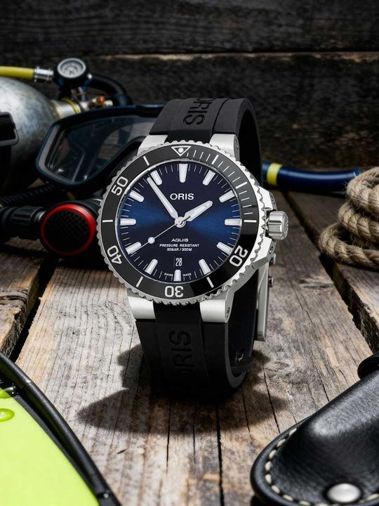 Immagine prodotto Oris 01 733 7730 4135-07 4 24 64EB Herrenuhr Aquis Date 43,5mm 30ATM (Fatto in Svizzera, Lunetta girevole a sinistra)