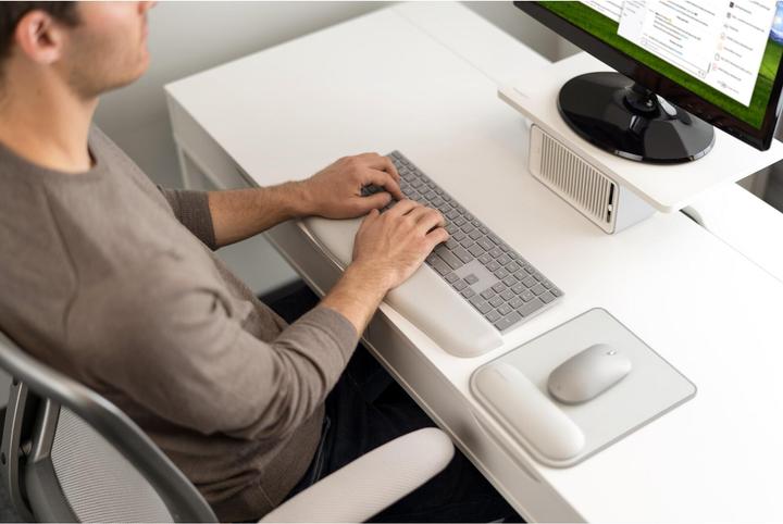 Image du produit Kensington K50437EU ErgoSoft Tapis de souris avec repose-poignets pour piliers de souris standard (M)
