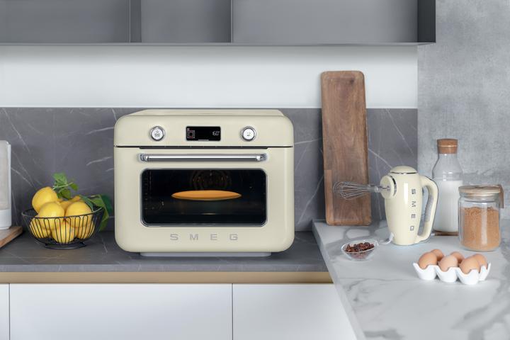 Actual product image Smeg COF01CREU