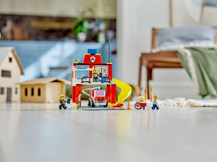 Produktbild LEGO Feuerwehrstation und Löschauto (60375, LEGO City)