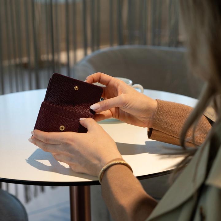 Actual product image Braun Büffel HANNA RFID dark wine