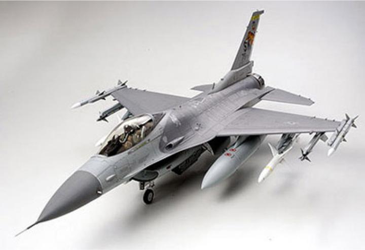 Tamiya F-16C Fighting Falcon