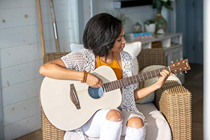Image du produit Yamaha Storia I (Guitare occidentale, Épicéa (table d'harmonie), Noyer (touche, chevalet), Acajou (dos et éclisses), Nato (cou))