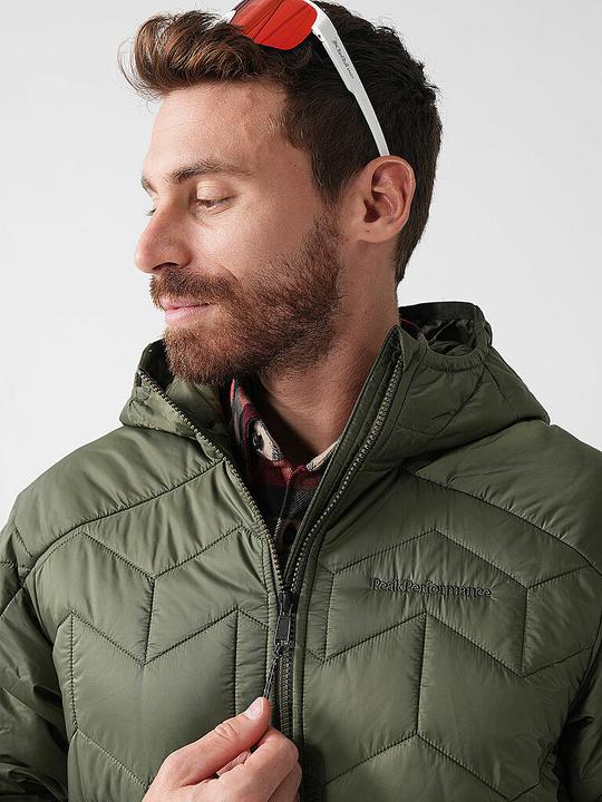 Actual product image Peak Performance Elevate Liner Hood (L)