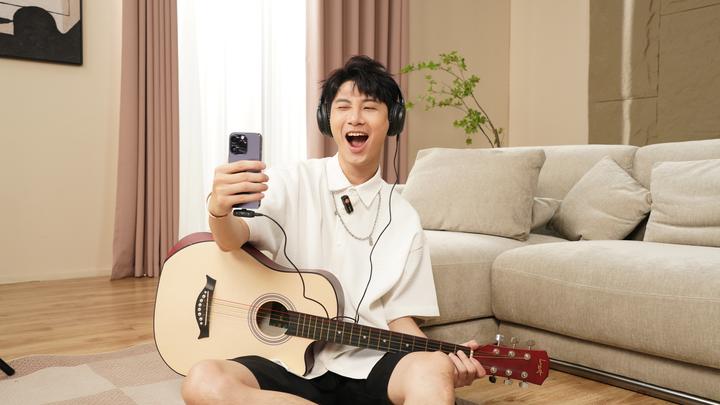 Actual product image Hohem MIC-01 (1TX + 1RX) - Lightning (black)