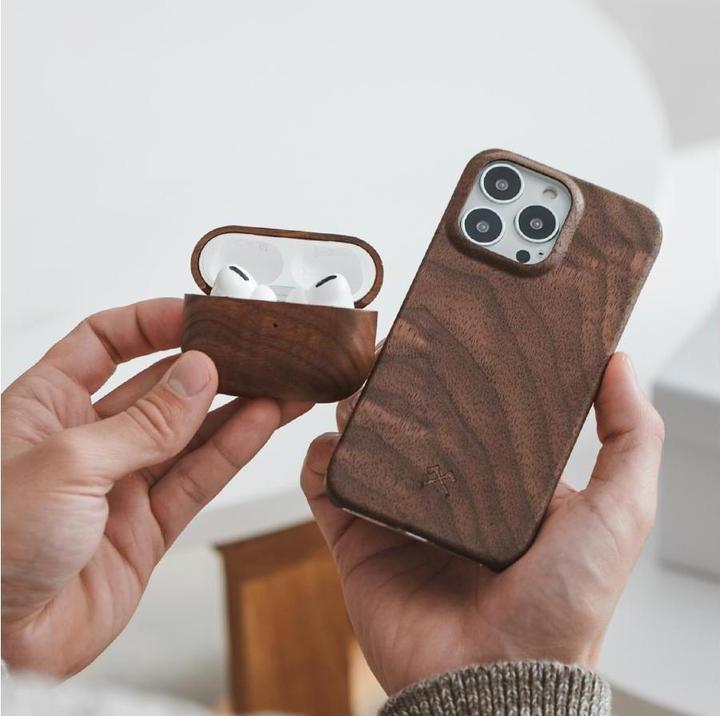 Actual product image Woodcessories Slim Case Walnuss (Apple iPhone 14 Plus)