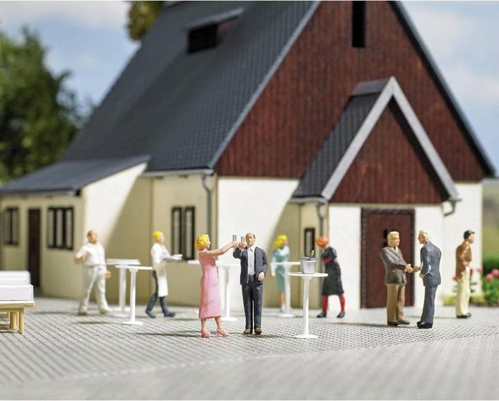Actual product image Busch H0 Action Set Cheers!