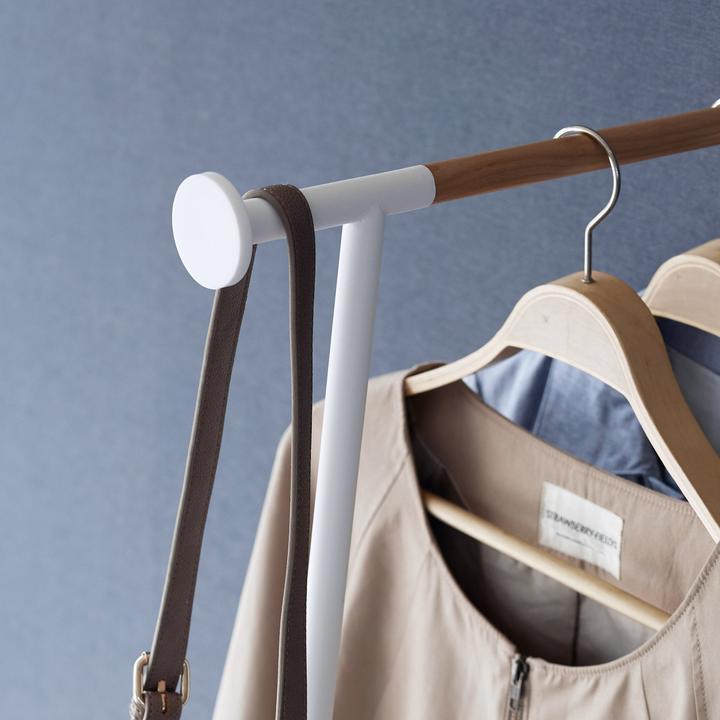 Actual product image Yamazaki Lehnender Kleiderständer zum Dampfbügeln TOWER