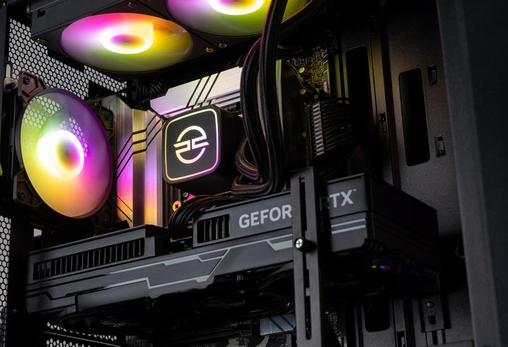 Produktbild PCSpecialist V10 - Core i9 RTX 5080 (2000 GB, 32 GB, Intel Core i9-14900KF, GeForce RTX 5080)